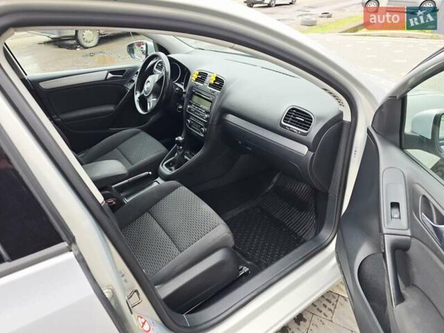 Серый Фольксваген Гольф, объемом двигателя 1.6 л и пробегом 299 тыс. км за 6500 $, фото 2 на Automoto.ua