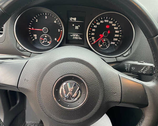 Серый Фольксваген Гольф, объемом двигателя 1.6 л и пробегом 240 тыс. км за 8000 $, фото 2 на Automoto.ua