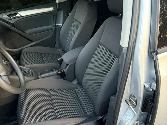 Серый Фольксваген Гольф, объемом двигателя 1.6 л и пробегом 216 тыс. км за 7350 $, фото 7 на Automoto.ua