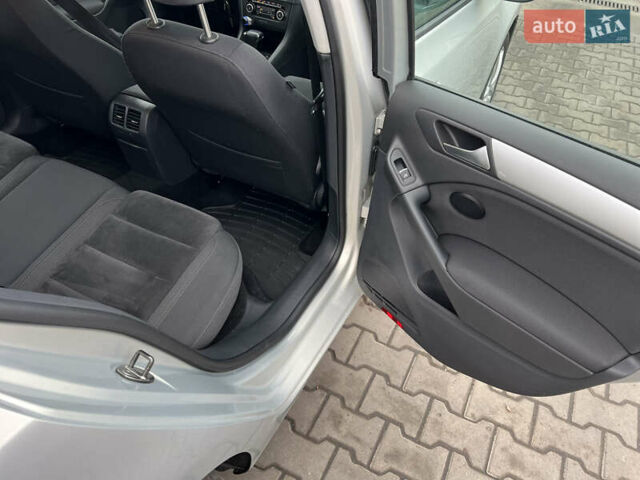 Серый Фольксваген Гольф, объемом двигателя 1.4 л и пробегом 209 тыс. км за 8800 $, фото 20 на Automoto.ua