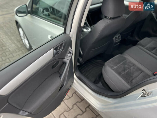 Серый Фольксваген Гольф, объемом двигателя 1.4 л и пробегом 209 тыс. км за 8800 $, фото 15 на Automoto.ua