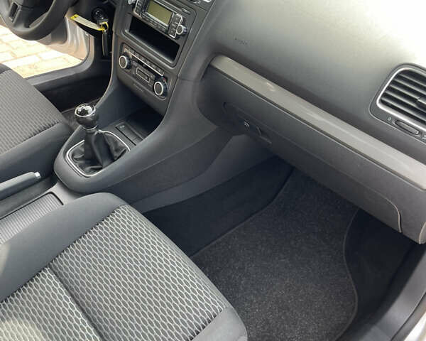 Сірий Фольксваген Гольф, об'ємом двигуна 1.39 л та пробігом 137 тис. км за 7700 $, фото 27 на Automoto.ua