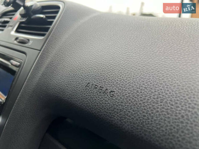 Серый Фольксваген Гольф, объемом двигателя 1.6 л и пробегом 267 тыс. км за 6650 $, фото 52 на Automoto.ua