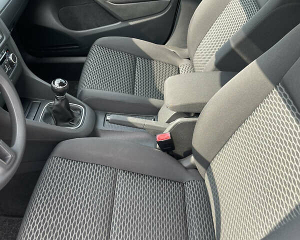 Сірий Фольксваген Гольф, об'ємом двигуна 1.39 л та пробігом 137 тис. км за 7700 $, фото 15 на Automoto.ua