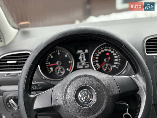 Серый Фольксваген Гольф, объемом двигателя 1.6 л и пробегом 228 тыс. км за 6400 $, фото 18 на Automoto.ua