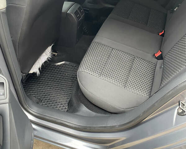 Серый Фольксваген Гольф, объемом двигателя 1.6 л и пробегом 240 тыс. км за 8000 $, фото 8 на Automoto.ua