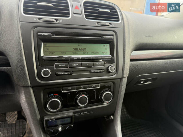 Сірий Фольксваген Гольф, об'ємом двигуна 1.6 л та пробігом 275 тис. км за 6350 $, фото 24 на Automoto.ua