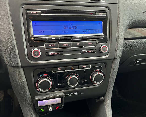 Серый Фольксваген Гольф, объемом двигателя 1.6 л и пробегом 267 тыс. км за 6650 $, фото 36 на Automoto.ua