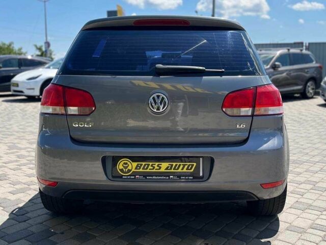 Серый Фольксваген Гольф, объемом двигателя 1.6 л и пробегом 240 тыс. км за 8600 $, фото 5 на Automoto.ua