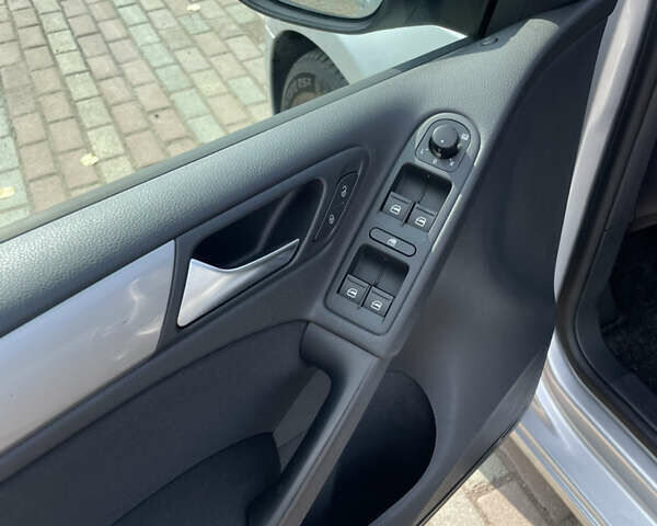 Сірий Фольксваген Гольф, об'ємом двигуна 1.39 л та пробігом 137 тис. км за 7700 $, фото 13 на Automoto.ua