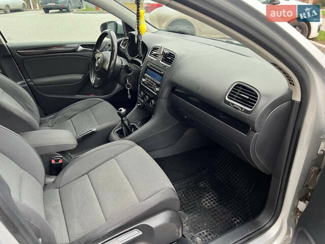 Серый Фольксваген Гольф, объемом двигателя 1.6 л и пробегом 267 тыс. км за 6650 $, фото 53 на Automoto.ua