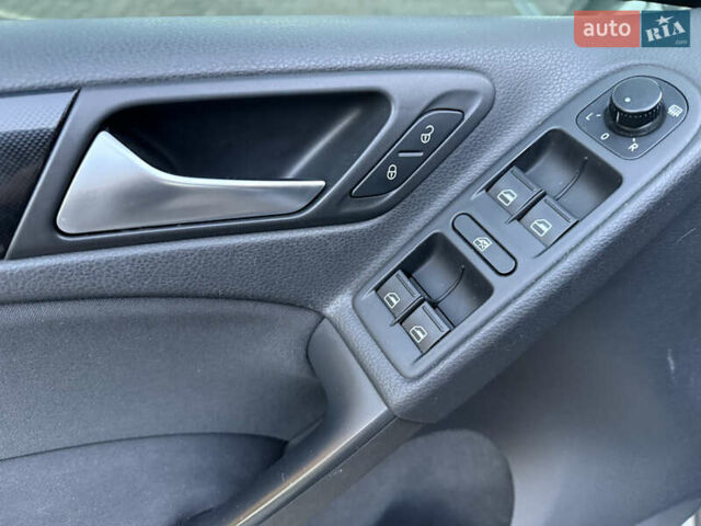 Серый Фольксваген Гольф, объемом двигателя 1.6 л и пробегом 155 тыс. км за 8450 $, фото 59 на Automoto.ua