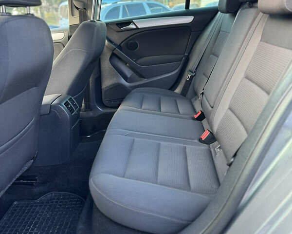 Сірий Фольксваген Гольф, об'ємом двигуна 1.39 л та пробігом 215 тис. км за 8700 $, фото 16 на Automoto.ua