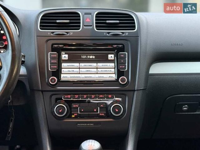 Сірий Фольксваген Гольф, об'ємом двигуна 1.39 л та пробігом 185 тис. км за 7999 $, фото 42 на Automoto.ua