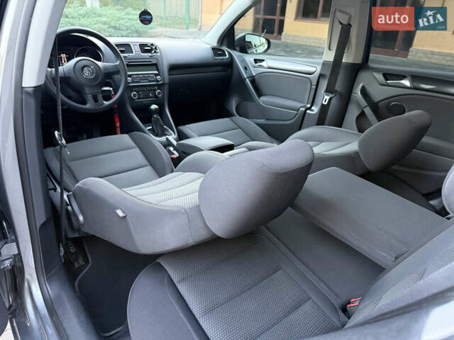 Серый Фольксваген Гольф, объемом двигателя 1.6 л и пробегом 155 тыс. км за 8450 $, фото 54 на Automoto.ua