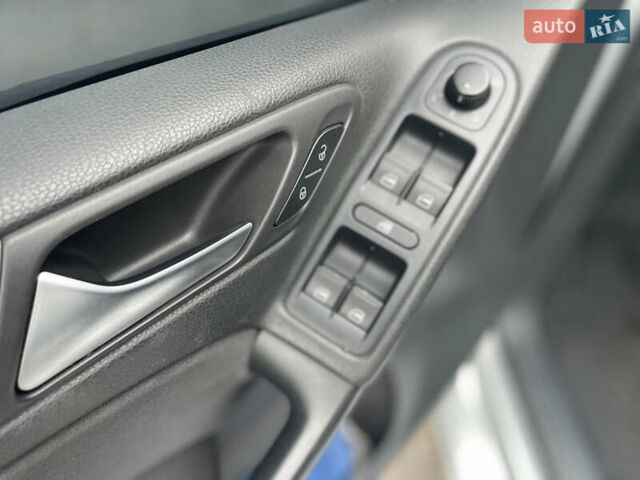 Серый Фольксваген Гольф, объемом двигателя 1.39 л и пробегом 220 тыс. км за 7700 $, фото 18 на Automoto.ua