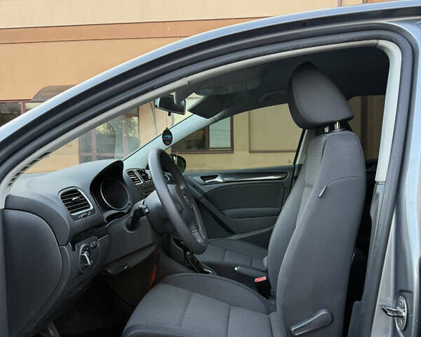 Серый Фольксваген Гольф, объемом двигателя 1.6 л и пробегом 155 тыс. км за 8450 $, фото 49 на Automoto.ua