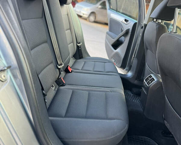 Сірий Фольксваген Гольф, об'ємом двигуна 1.39 л та пробігом 215 тис. км за 8700 $, фото 19 на Automoto.ua