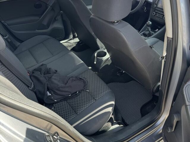 Серый Фольксваген Гольф, объемом двигателя 1.6 л и пробегом 290 тыс. км за 3700 $, фото 5 на Automoto.ua