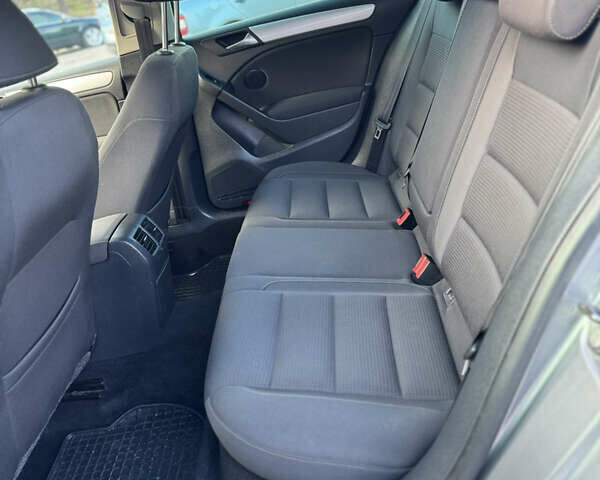 Сірий Фольксваген Гольф, об'ємом двигуна 1.39 л та пробігом 215 тис. км за 8700 $, фото 18 на Automoto.ua