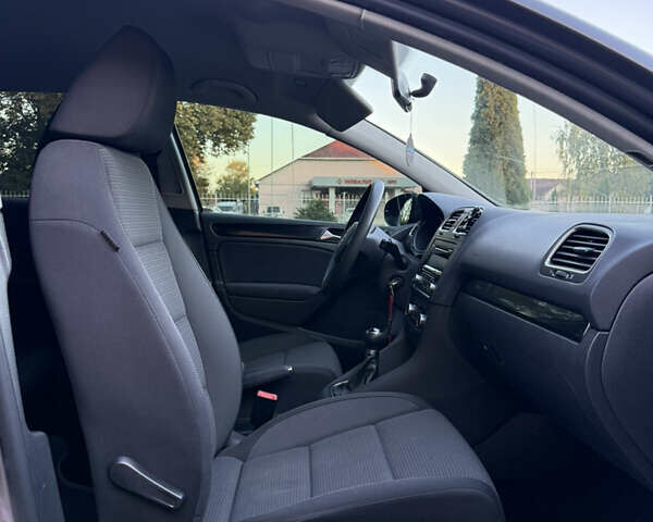 Серый Фольксваген Гольф, объемом двигателя 1.6 л и пробегом 155 тыс. км за 8450 $, фото 48 на Automoto.ua