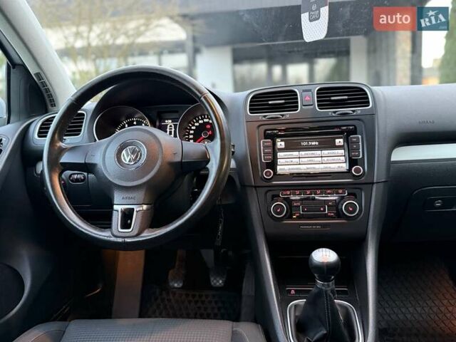 Сірий Фольксваген Гольф, об'ємом двигуна 1.39 л та пробігом 185 тис. км за 7999 $, фото 43 на Automoto.ua