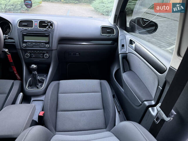 Серый Фольксваген Гольф, объемом двигателя 1.6 л и пробегом 155 тыс. км за 8450 $, фото 52 на Automoto.ua