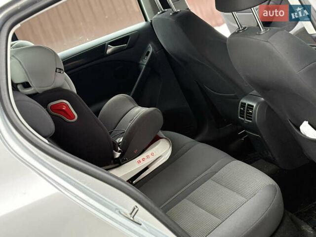 Серый Фольксваген Гольф, объемом двигателя 1.6 л и пробегом 228 тыс. км за 6799 $, фото 20 на Automoto.ua