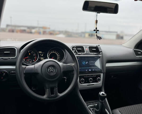 Серый Фольксваген Гольф, объемом двигателя 1.39 л и пробегом 260 тыс. км за 6200 $, фото 5 на Automoto.ua