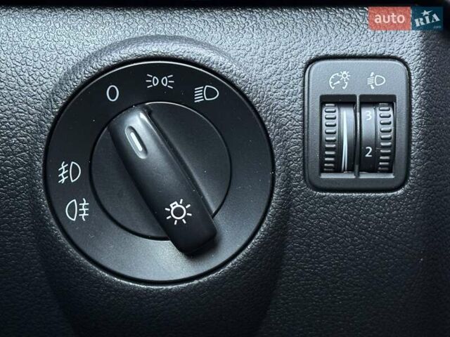 Серый Фольксваген Гольф, объемом двигателя 1.39 л и пробегом 166 тыс. км за 8500 $, фото 30 на Automoto.ua