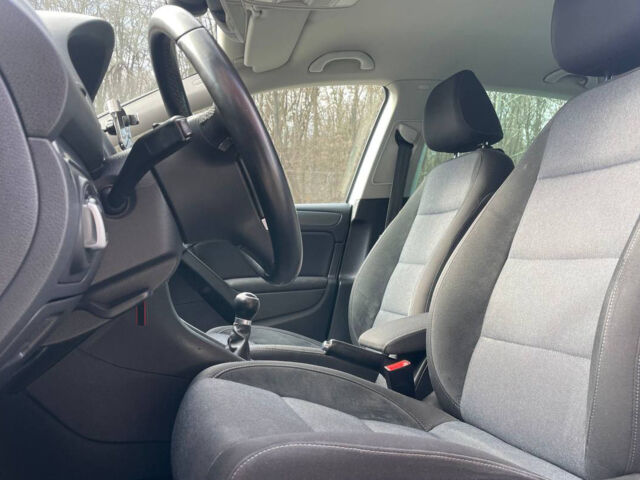 Серый Фольксваген Гольф, объемом двигателя 1.2 л и пробегом 227 тыс. км за 8200 $, фото 8 на Automoto.ua