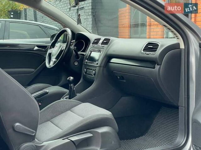 Серый Фольксваген Гольф, объемом двигателя 1.39 л и пробегом 286 тыс. км за 7777 $, фото 9 на Automoto.ua