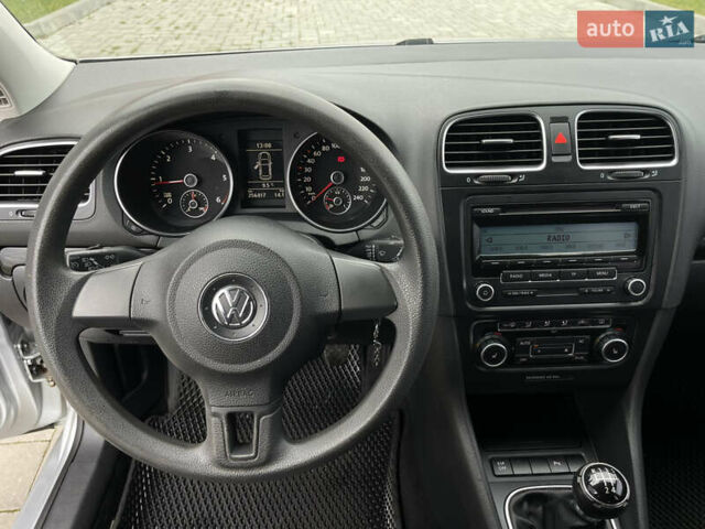 Серый Фольксваген Гольф, объемом двигателя 2 л и пробегом 257 тыс. км за 8350 $, фото 83 на Automoto.ua