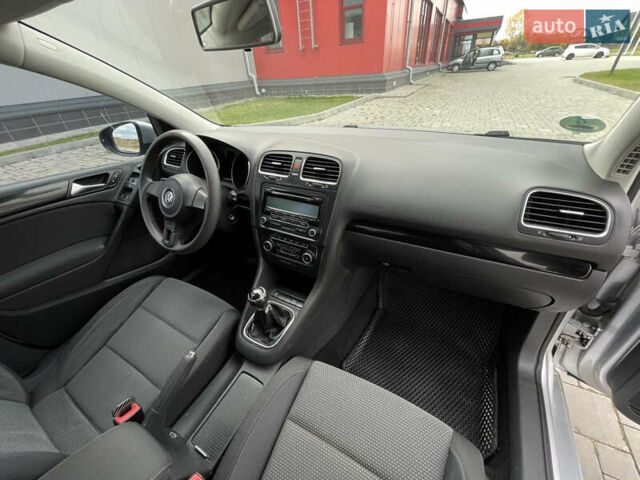Серый Фольксваген Гольф, объемом двигателя 2 л и пробегом 257 тыс. км за 8350 $, фото 68 на Automoto.ua