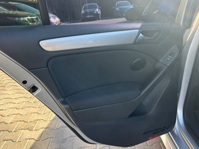 Серый Фольксваген Гольф, объемом двигателя 1.6 л и пробегом 194 тыс. км за 8800 $, фото 13 на Automoto.ua