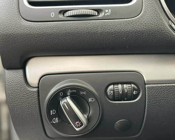 Серый Фольксваген Гольф, объемом двигателя 1.6 л и пробегом 305 тыс. км за 8200 $, фото 15 на Automoto.ua