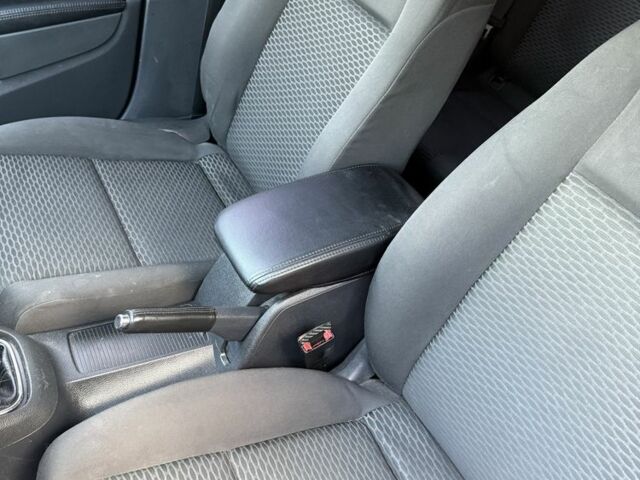 Серый Фольксваген Гольф, объемом двигателя 1.6 л и пробегом 240 тыс. км за 7000 $, фото 5 на Automoto.ua