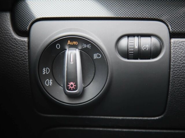 Серый Фольксваген Гольф, объемом двигателя 1.4 л и пробегом 126 тыс. км за 9000 $, фото 21 на Automoto.ua