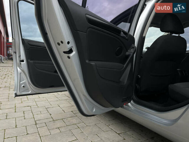 Серый Фольксваген Гольф, объемом двигателя 2 л и пробегом 257 тыс. км за 8350 $, фото 65 на Automoto.ua