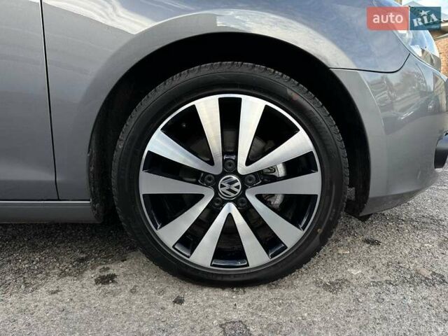 Серый Фольксваген Гольф, объемом двигателя 1.39 л и пробегом 248 тыс. км за 8200 $, фото 3 на Automoto.ua