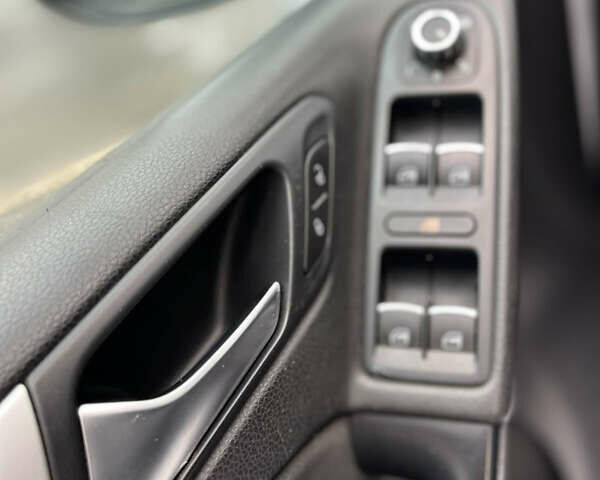 Серый Фольксваген Гольф, объемом двигателя 1.6 л и пробегом 305 тыс. км за 8200 $, фото 8 на Automoto.ua