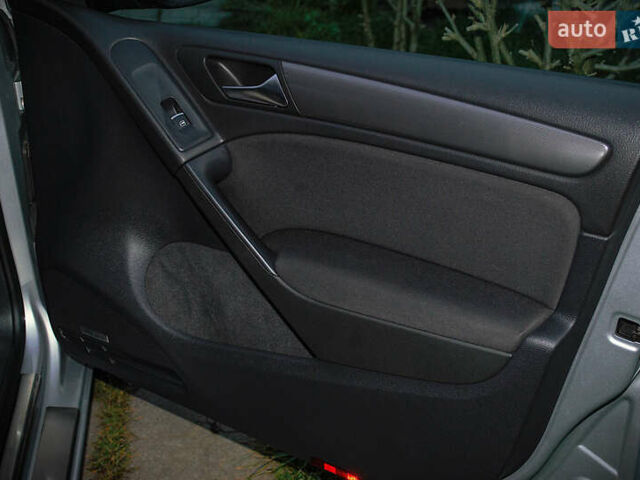 Серый Фольксваген Гольф, объемом двигателя 1.2 л и пробегом 235 тыс. км за 9200 $, фото 28 на Automoto.ua