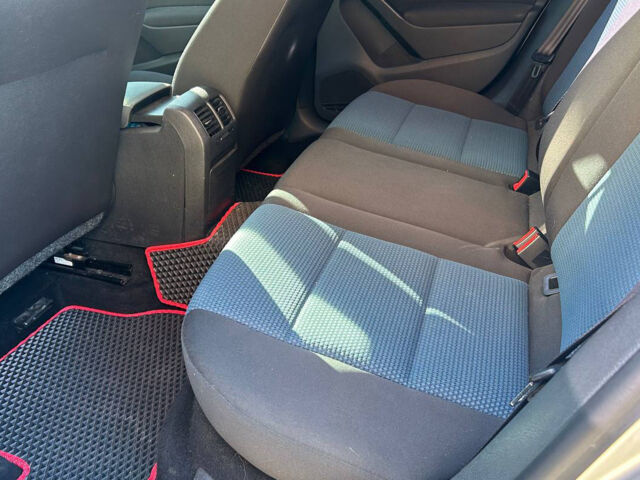 Серый Фольксваген Гольф, объемом двигателя 1.6 л и пробегом 194 тыс. км за 8800 $, фото 14 на Automoto.ua