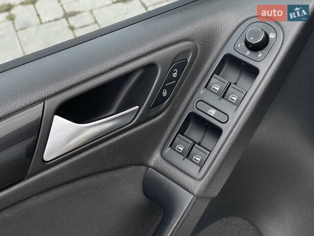 Серый Фольксваген Гольф, объемом двигателя 2 л и пробегом 257 тыс. км за 8350 $, фото 56 на Automoto.ua