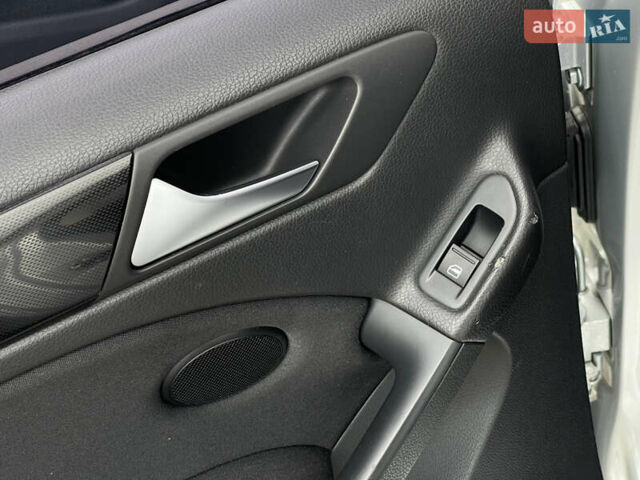 Серый Фольксваген Гольф, объемом двигателя 2 л и пробегом 257 тыс. км за 8350 $, фото 64 на Automoto.ua