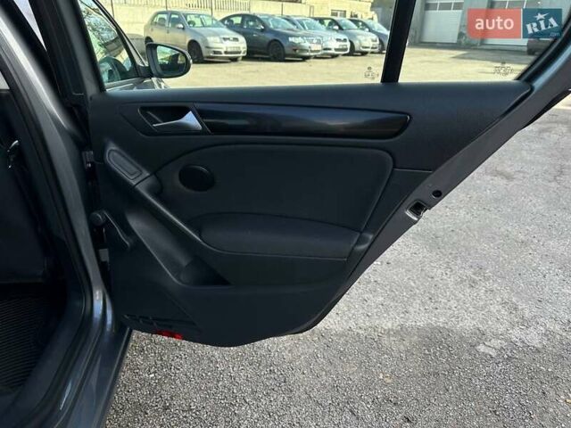 Серый Фольксваген Гольф, объемом двигателя 1.39 л и пробегом 248 тыс. км за 8200 $, фото 41 на Automoto.ua