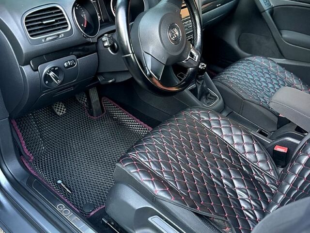 Серый Фольксваген Гольф, объемом двигателя 1.6 л и пробегом 250 тыс. км за 8500 $, фото 8 на Automoto.ua