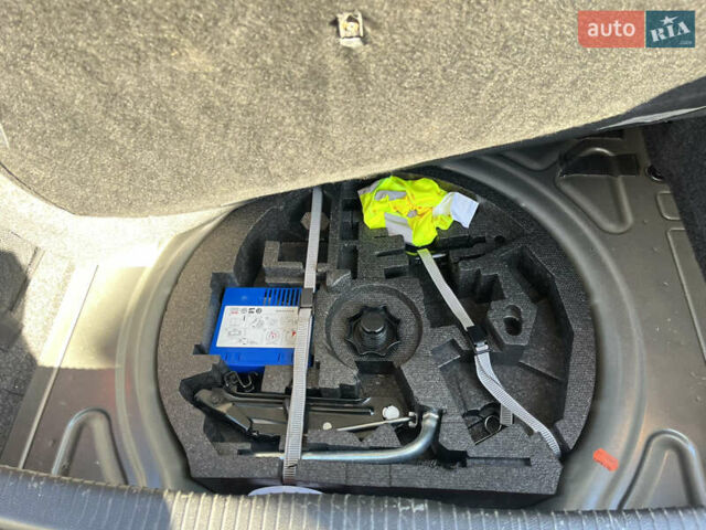 Сірий Фольксваген Гольф, об'ємом двигуна 1.6 л та пробігом 228 тис. км за 9700 $, фото 6 на Automoto.ua