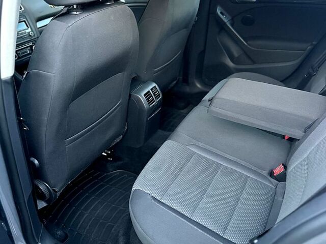 Серый Фольксваген Гольф, объемом двигателя 1.6 л и пробегом 250 тыс. км за 8500 $, фото 7 на Automoto.ua