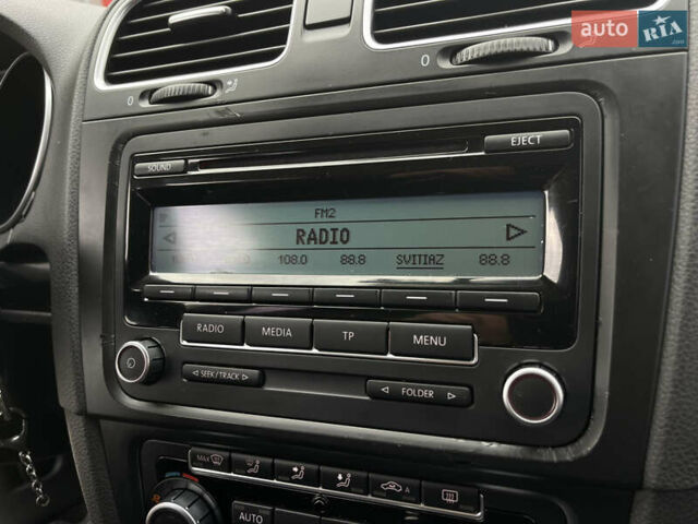 Серый Фольксваген Гольф, объемом двигателя 2 л и пробегом 257 тыс. км за 8350 $, фото 90 на Automoto.ua